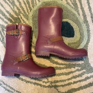 sperry rain boots in burgundy/berry red color
